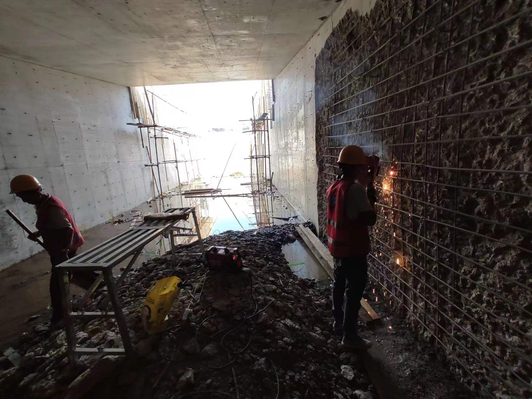 西林挖断承重墙导致楼体开裂，加固施工方案出炉